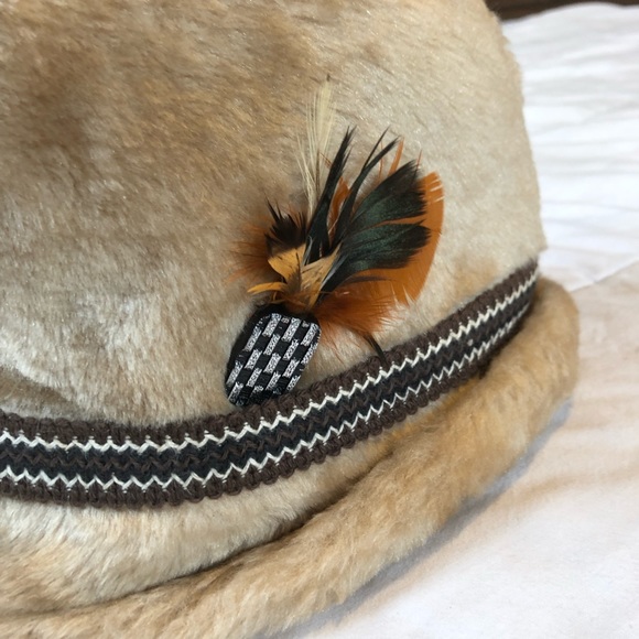 Vintage crown cap hat with feather - Picture 3 of 6